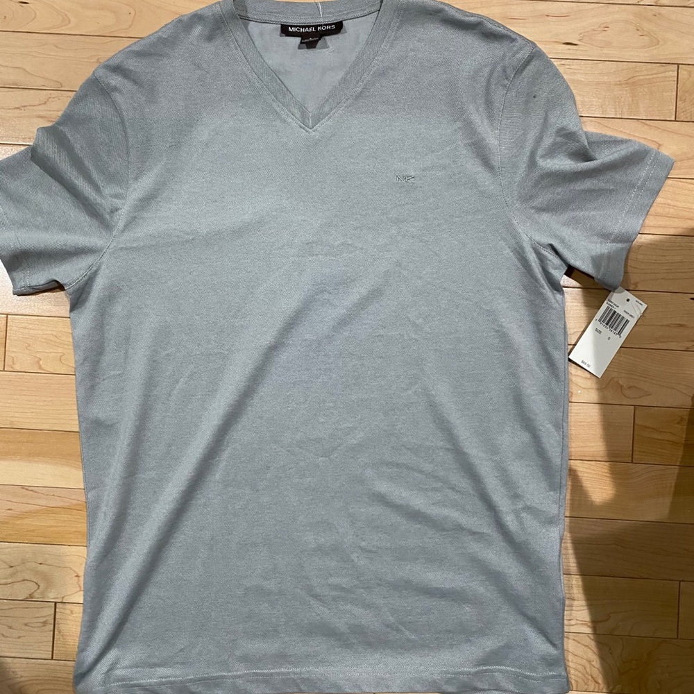 MK v shirt